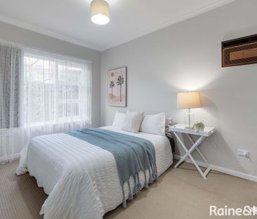 Immaculately Presented Home with Convenient Amenities - Photo 5