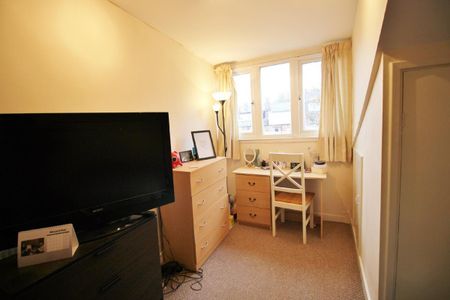 1 Bed Flat, Kelso Road, LS2 - Photo 4