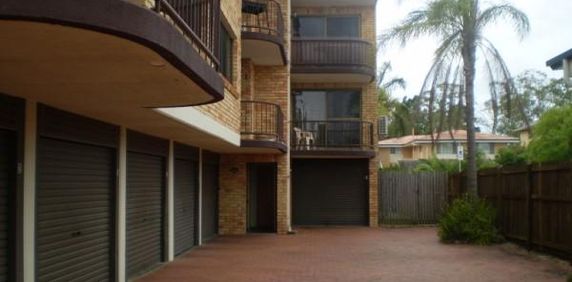 Close to Beach and Transport - Photo 2