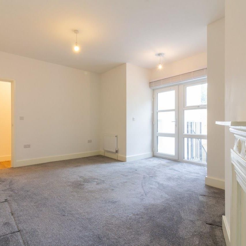 2 Bed Flat, Wellington Gardens, SE7 - Photo 1