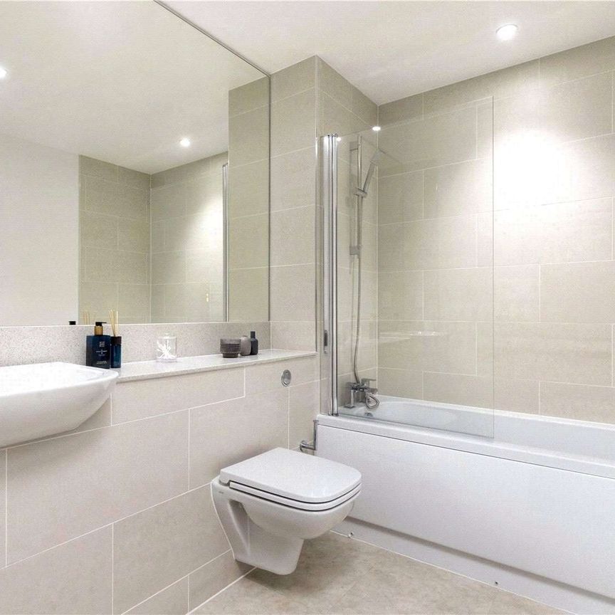 2 BED 2 BATH APARTMENT | AVAILABLE NOW | IN HIGH DEMAND | PARKING AVAILABLE | PRIME LOCATION | 24-HOUR CONCIERGE | RESIDENTS GYM - Photo 1