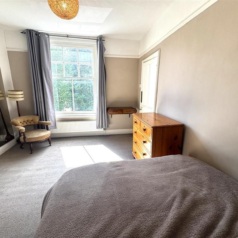 1 bedroom in a house share to rent - Photo 1
