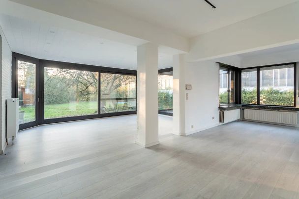 Edegem - Villa met 4 slpkamers + garage + ruim magazijn 500² - Photo 1