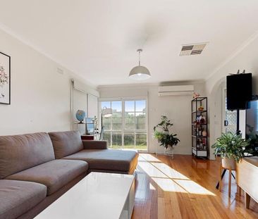 Charming Family Home in St Albans! - Photo 1