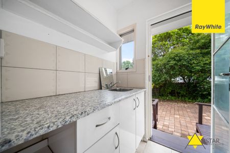 Sunny Retreat in a Peaceful New Lynn Cul-de-Sac - Photo 2