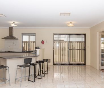 Huge 5 Bedroom Home in Cul De Sac Location @$980 Per Week - Photo 2