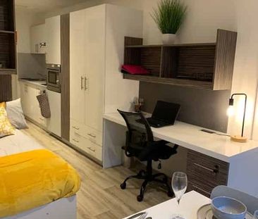 Studio Silver - Photo 4