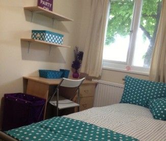 Superb 5 Bed Townhouse - Photo 3