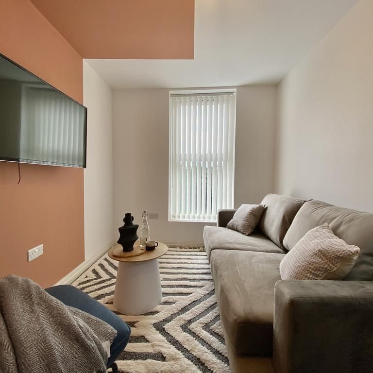 4 bedroom flat to rent - Photo 1