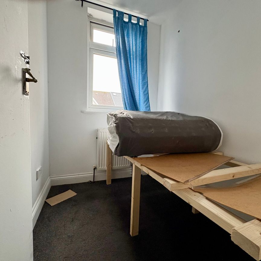 Trinity Road, Southall - Photo 1