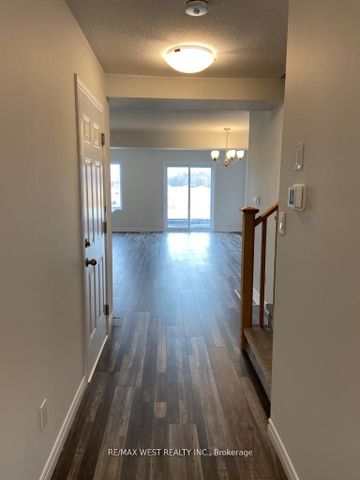 Townhouse For Lease | X8123492 - Photo 4