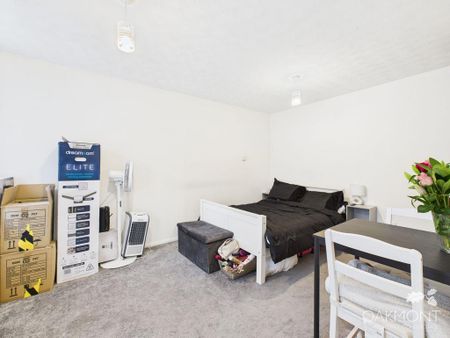 Studio to rent - Photo 2