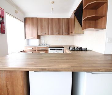 Kingsbridge Crescent, Southall - Photo 4