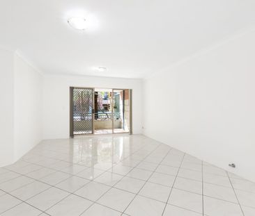 Central Location | Huge Balcony - Photo 4