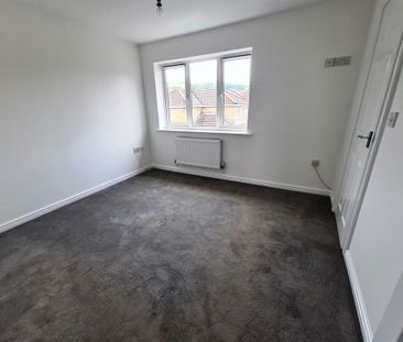 2 bedroom end of terrace house to rent - Photo 3