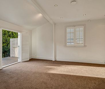 Sitting Pretty in Waterview! - Photo 2