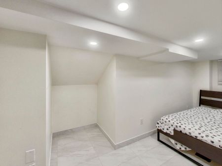 For Lease - 1652 Dufferin Street Unit# B, Toronto, Ontario - Photo 2