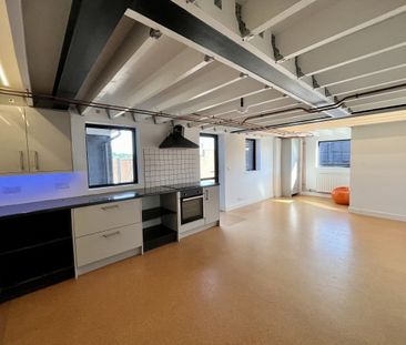 3 bedroom end of terrace house to rent - Photo 1