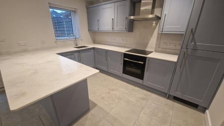 3 bedroom semi-detached house to rent - Photo 3