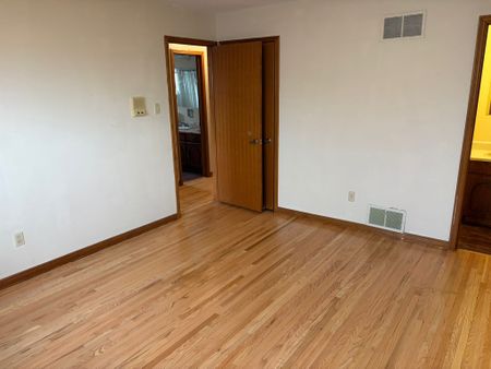 For Lease - 127 Risebrough Circuit, Markham, Ontario - Photo 2