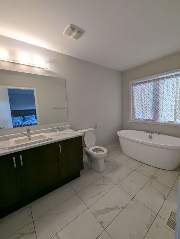 For Lease - 116 Maguire Road, Newmarket, Ontario - Photo 5