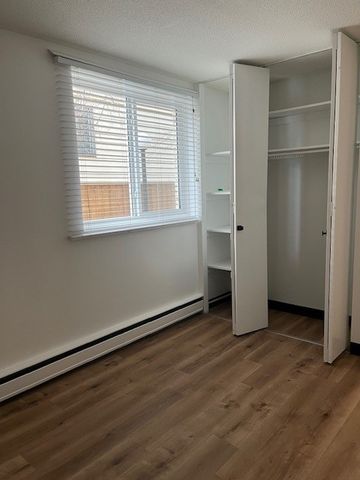 2 BDRM/1 BATH - 630 8TH ST E - Available DEC 1 - Photo 5