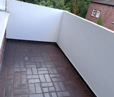 Sehr schöne und bezugsfertige 2 ZKDB mit Einbauküche, Vinylboden un... - Foto 5