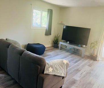 For Lease - 611 ANDERSON Street, Whitby, Ontario - Photo 2