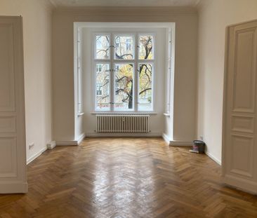 Stilvoller Altbau: Frisch saniertes Wohnjuwel mit 5 Zimmern! - Photo 1