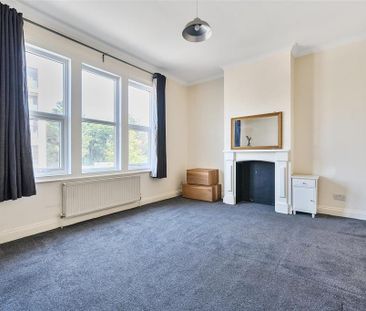 3 bedroom flat to rent - Photo 4