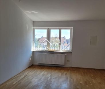 Renovierte 3-Zimmer Dachgeschosswohnung mit toller Anbindung - Photo 1