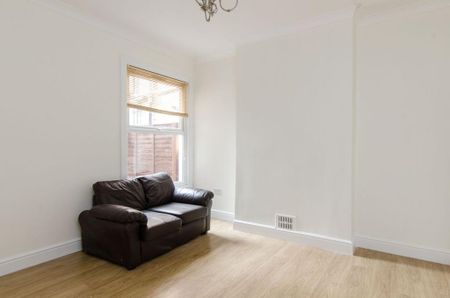 3 bedroom flat to rent - Photo 2
