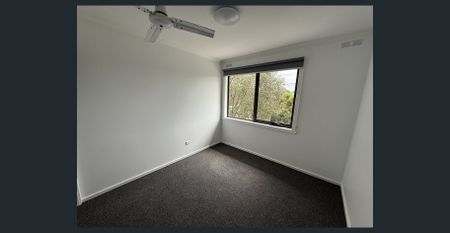 LARGE HOME IN DESIRED LOCATION - Photo 4