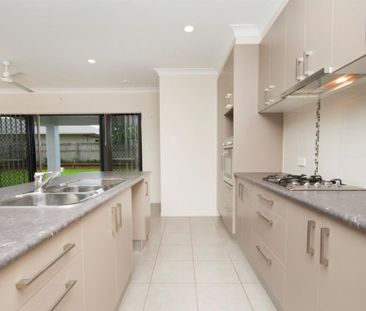 SPACIOUS THREE BEDROOM HOME, IN SOUGHT AFTER WHITE ROCK! - Photo 6