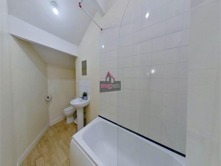 3 bedroom flat to rent - Photo 5