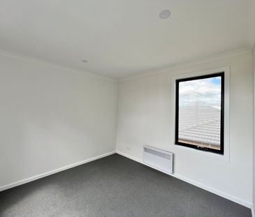 Three Bedroom Townhouse with Views to Boot - Photo 6