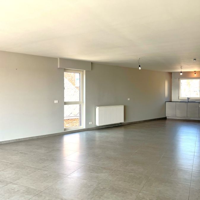 Ruim duplex-appartement met 2 slaapkamers en terras. - Photo 1