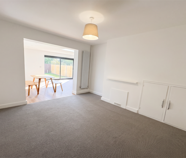 4 bedroom detached house to rent - Photo 3