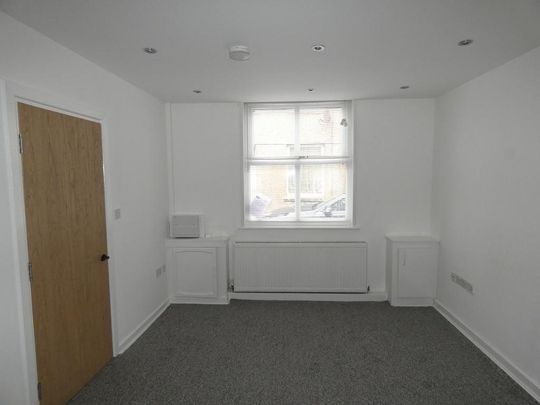 2 bedroom property to rent - Photo 1