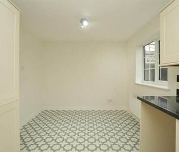 3 bedroom semi-detached house to rent - Photo 6