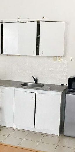 Ponúkame na prenájom garsónku s balkónom na Postupimskej ul. Dargovských hrdinov. - Fotografia 1