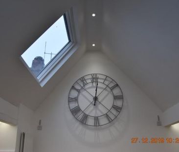 2 bedroom penthouse to rent - Photo 1