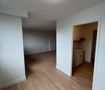 4½ Apartments Available - A louer • For Rent - Photo 3