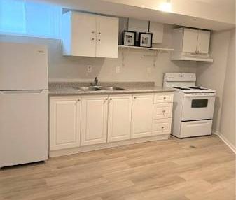 1 bed, 1 bath Apartment Danforth. 2 min walk to Greenwood subway - Photo 1