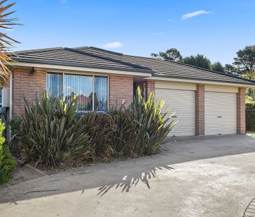 Spacious Living - Photo 4