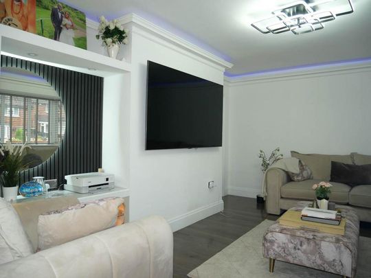4 bedroom semi-detached house to rent - Photo 1