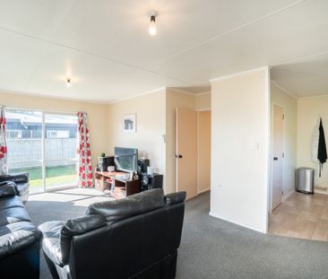 Low maintenance living! - Photo 2