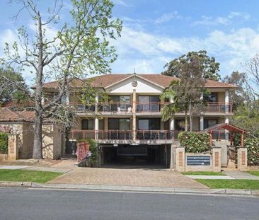 "AIR-CONDITIONED APARTMENT IN THE HEART OF CASTLE HILL" - Photo 1