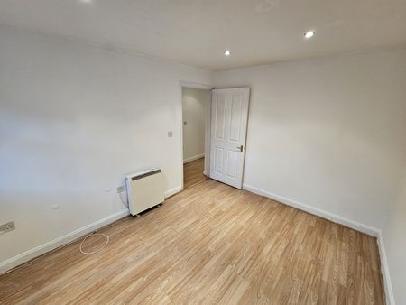 1 bedroom Ground Floor Maisonette for rent with secure parking. - Photo 4