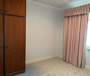 Delightful Family Living in Dianella - Photo 3